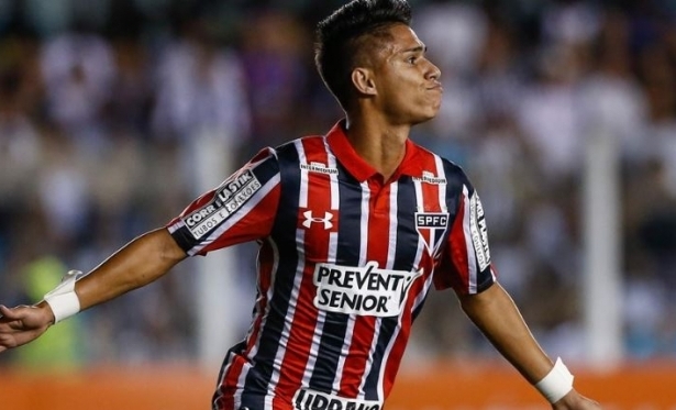 São Paulo vira no tempo normal, vence o Santos nos pênaltis e vai